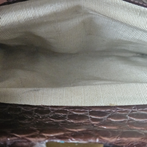 La Mode Faux Alligator Print Handbag - Picture 6 of 14